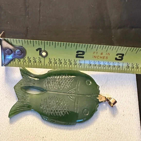 Vintage 14K Gold Carved Green Jade Double Fish Pendant - Nephrite - Picture 7 of 7